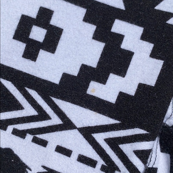 Express black and white Aztec print leggings - Picture 2 of 5